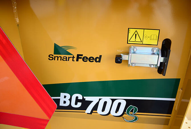 Máy băm cành cây giá rẻ BC700S Vermeer Máy băm cành cây giá rẻ BC700S Vermeer